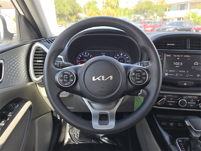 2022 Kia Soul LX photo 12