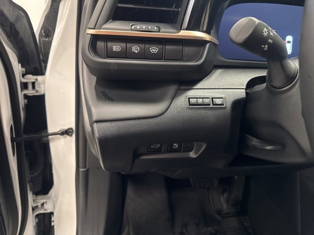 2025 Toyota Crown Signia XLE photo 20