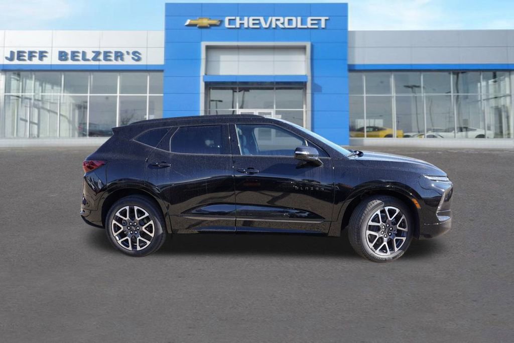 2025 Chevrolet Blazer RS photo 2