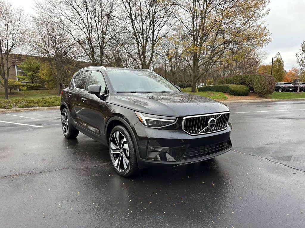 2025 Volvo XC40