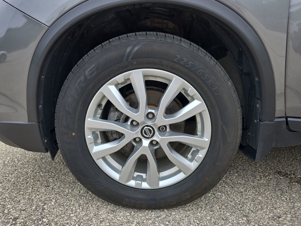 2018 Nissan Rogue SV photo 26