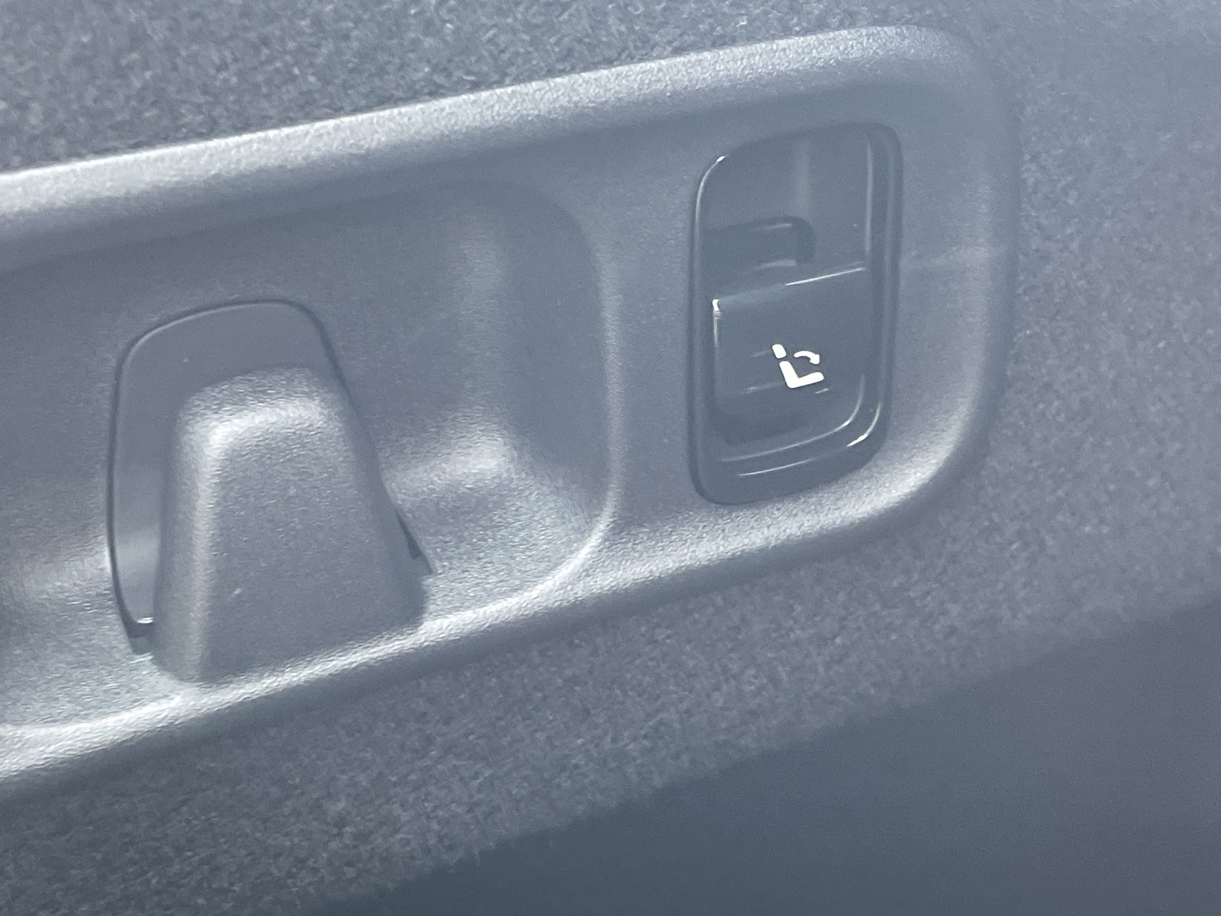 2025 Mercedes Benz C 300 Sedan photo 3