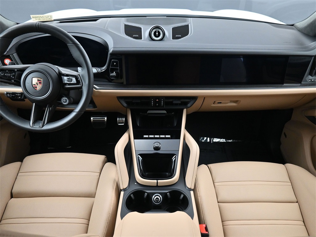 2025 Porsche Cayenne GTS photo 4