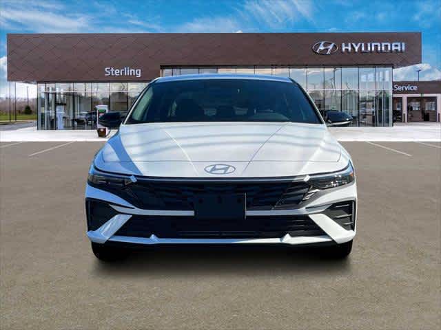 2025 Hyundai Elantra SEL Sport photo 2