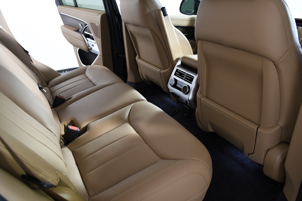 2025 Land Rover Range Rover SE photo 21