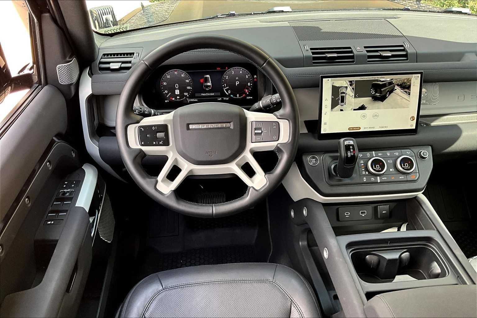 2023 Land Rover Defender SE photo 13