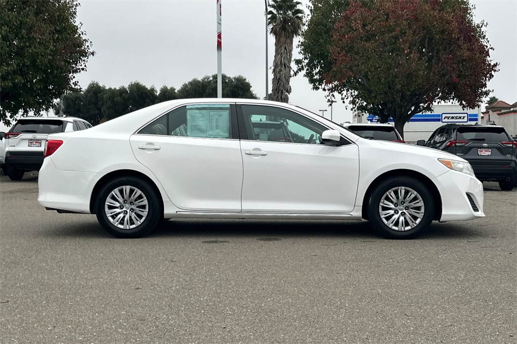 2012 Toyota Camry SE photo 2