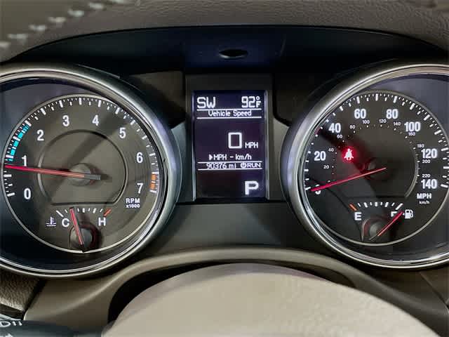 2011 Jeep Grand Cherokee Laredo photo 12