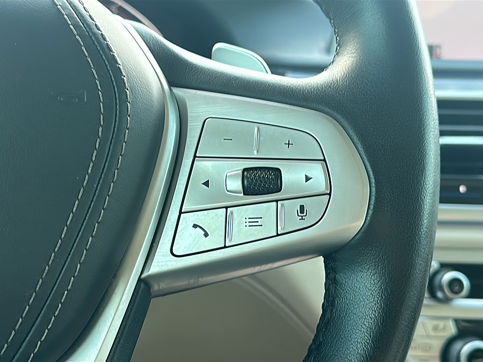 2022 Bmw 740i photo 16