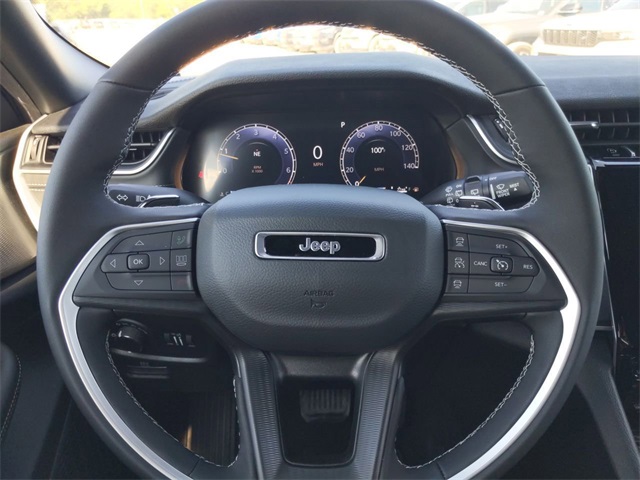 2025 Jeep Grand Cherokee Laredo Altitude photo 18