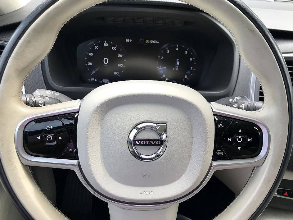 2020 Volvo XC90 T5 Momentum photo 20