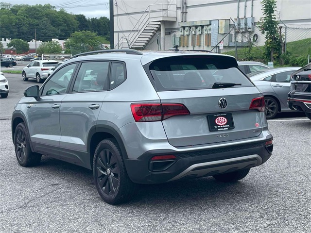 2022 Volkswagen Taos S photo 2