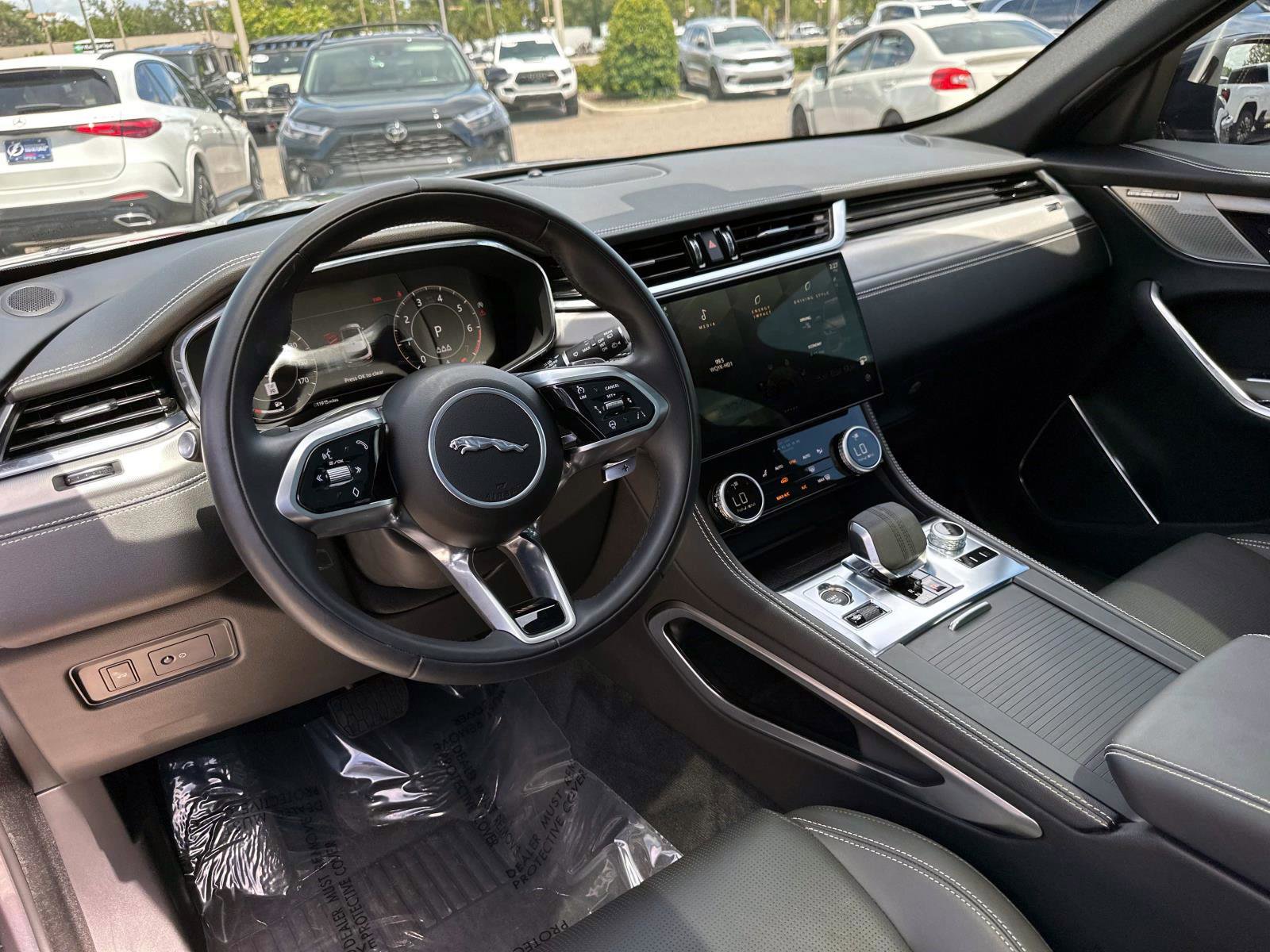 2024 Jaguar F-PACE P400 R-Dynamic S photo 16