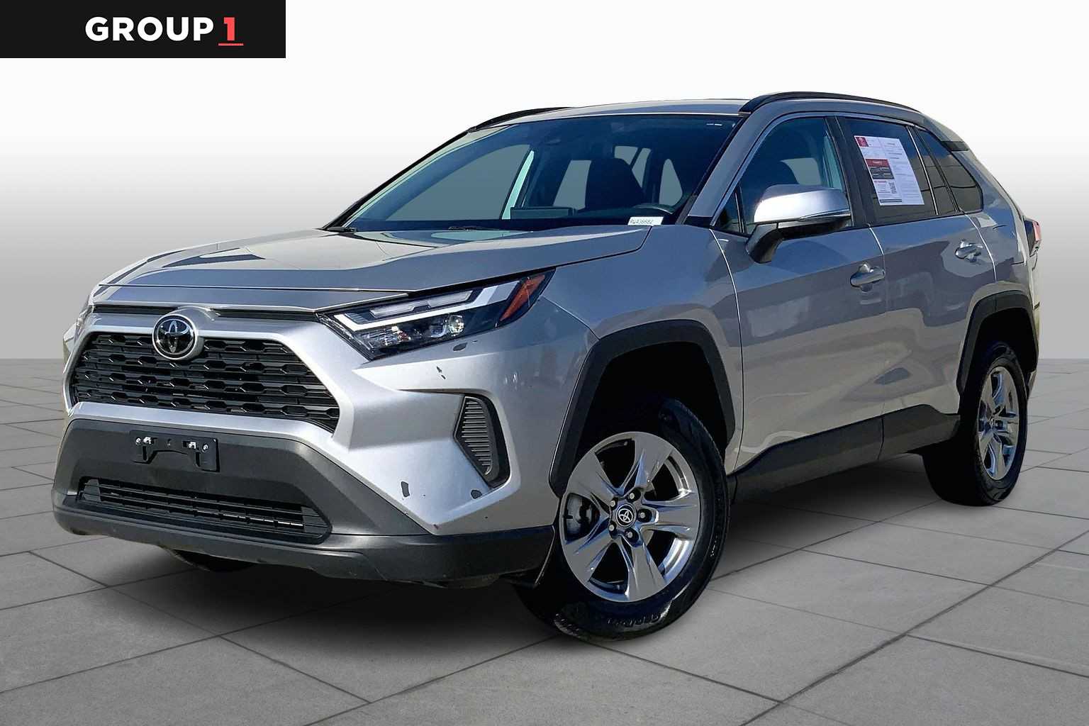2024 Toyota RAV4 XLE's photo