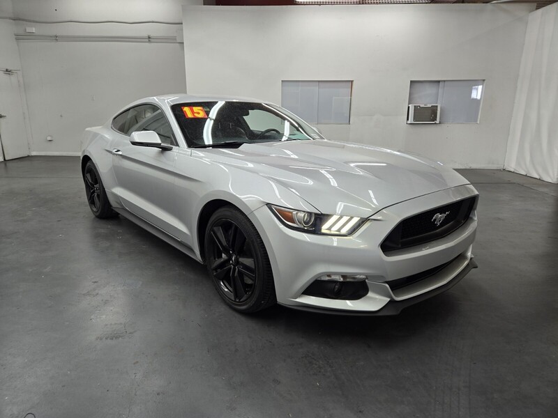2015 Ford Mustang EcoBoost Premium photo 4