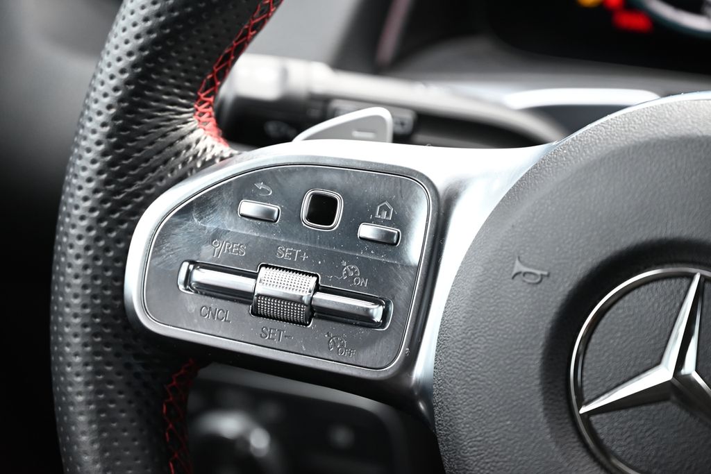 2023 Mercedes Benz GLB 250 photo 13