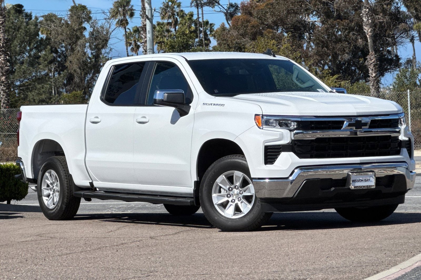 2025 Chevrolet Silverado 1500 LT photo 2