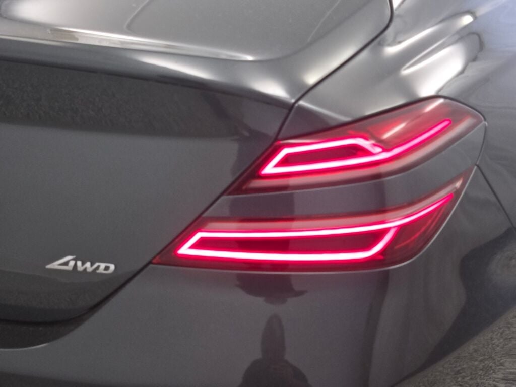 2022 Genesis G70 2.0T photo 12