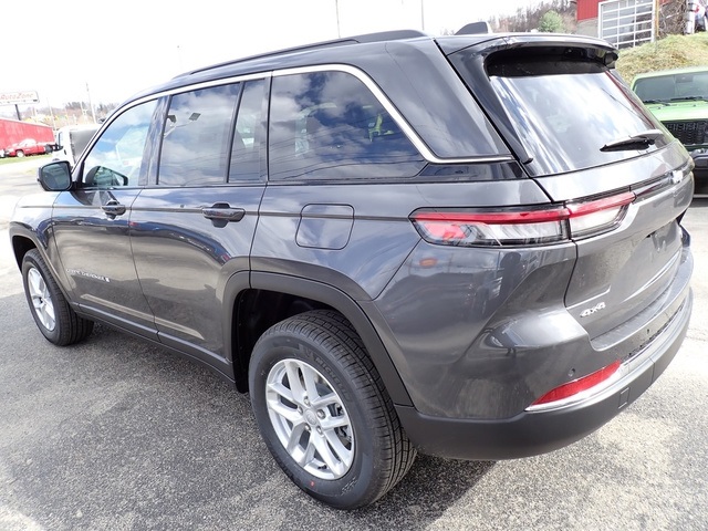 2025 Jeep Grand Cherokee Laredo X photo 2