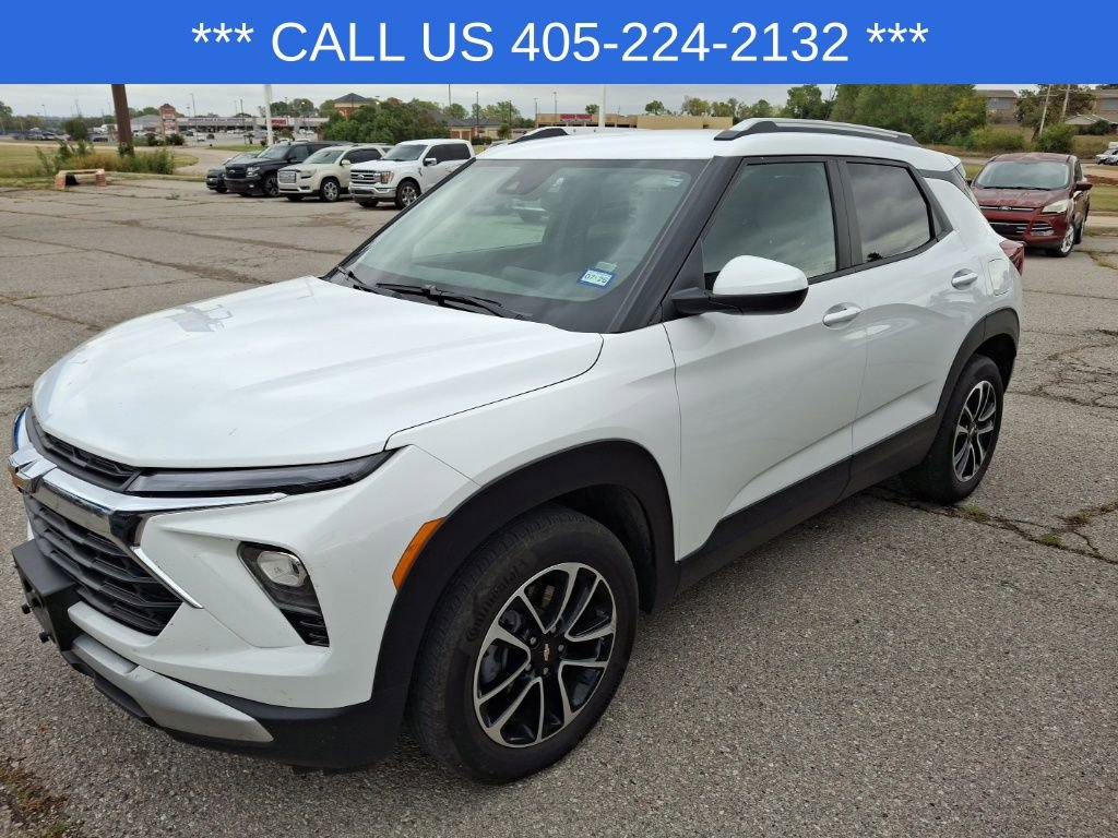 2025 Chevrolet Trailblazer LT photo 2