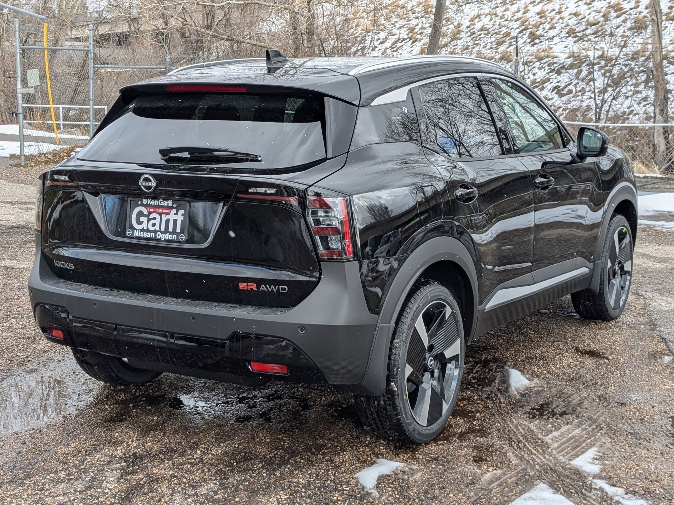2025 Nissan Kicks SR photo 3