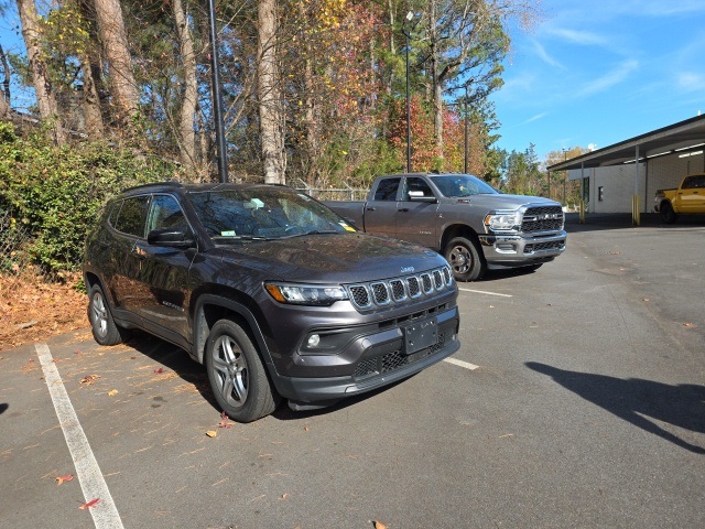 2024 Jeep Compass Latitude photo 3