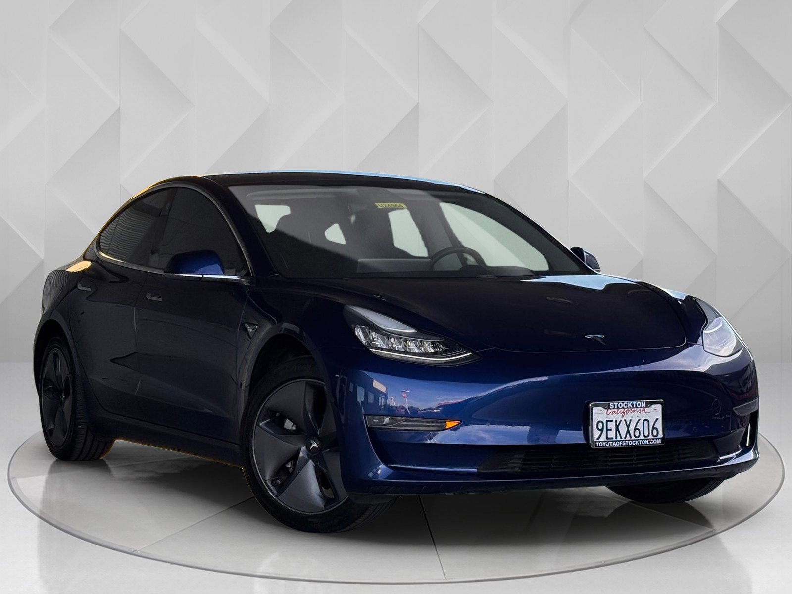 2020 Tesla Model 3 Standard Range Plus photo 4