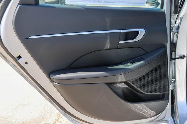 New 2025 Silver Hyundai SEL Convenience image 10