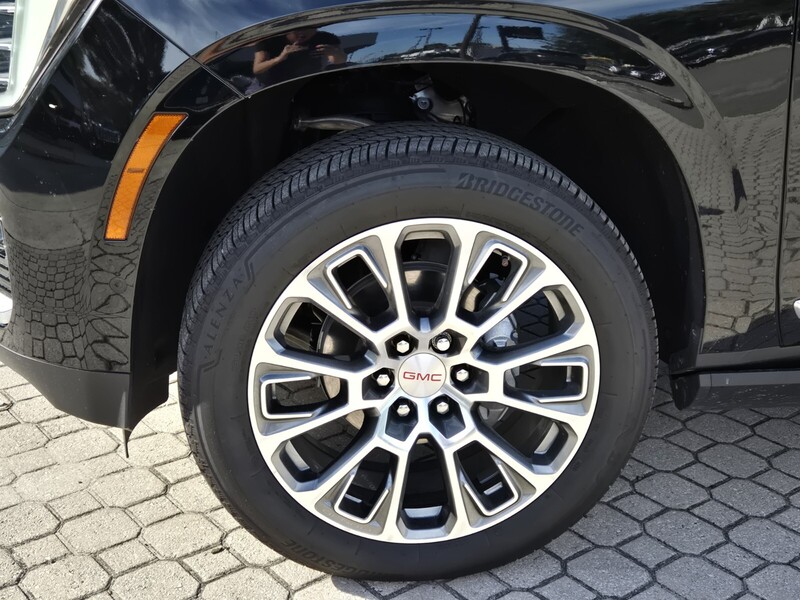 2025 Gmc Yukon XL Denali photo 2
