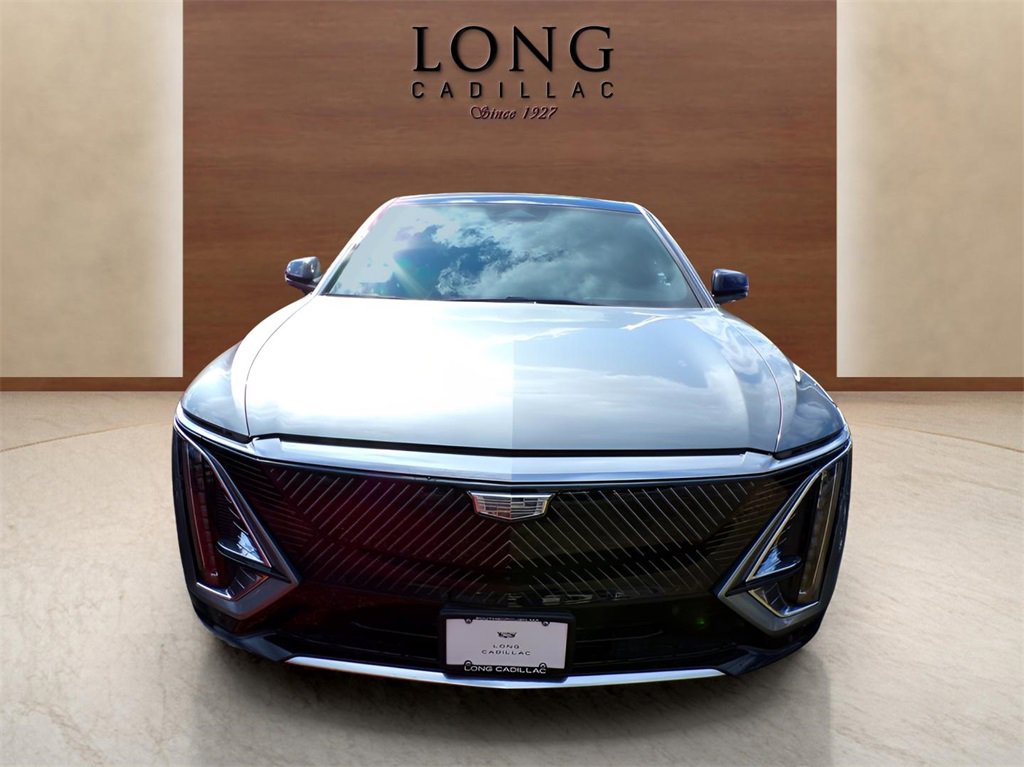 2025 Cadillac Lyriq Luxury photo 2