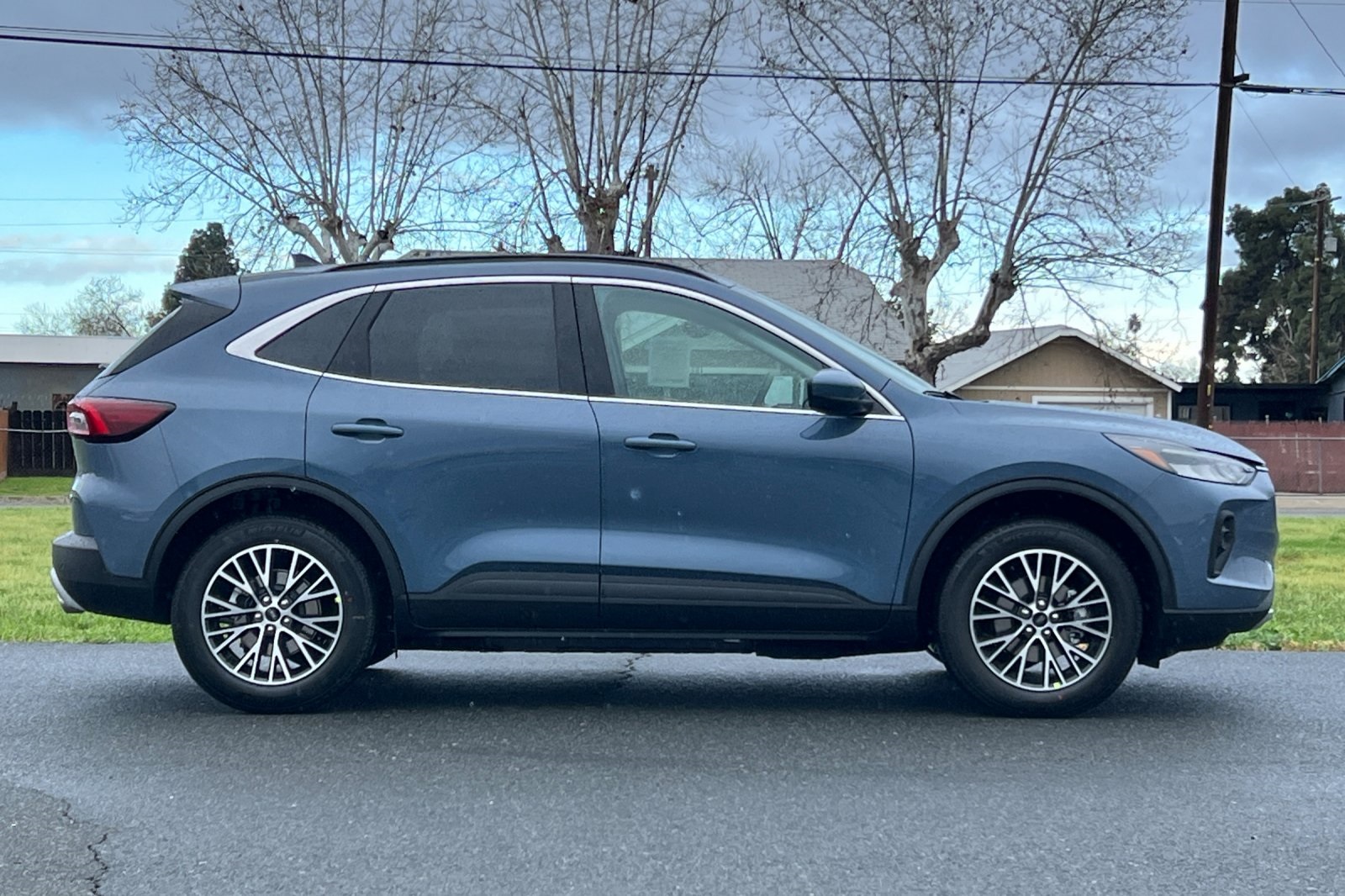 2025 Ford Escape Plug-In Hybrid photo 3