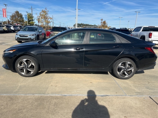 2023 Hyundai Elantra SEL photo 2