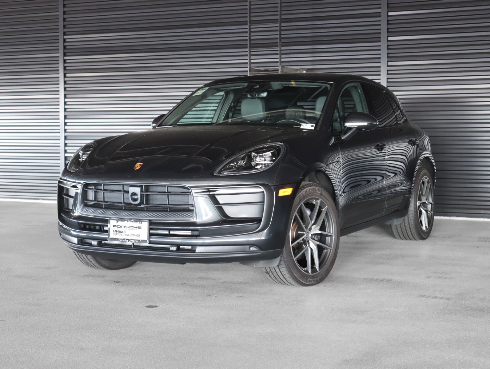 2025 Porsche Macan's photo