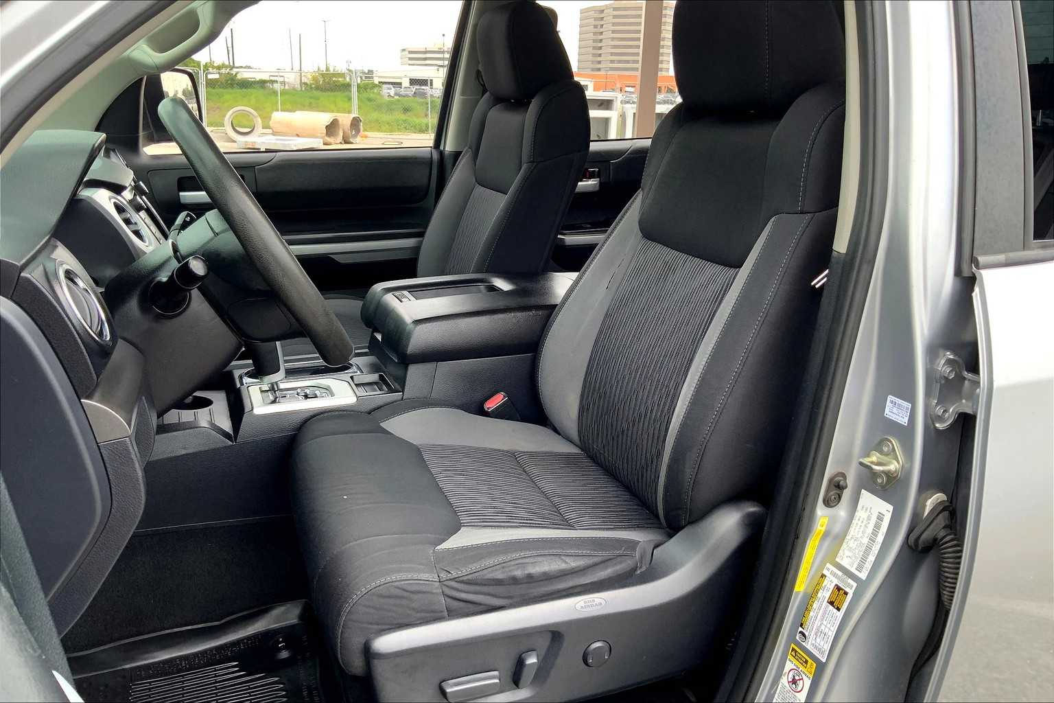 2017 Toyota Tundra SR5 photo 7