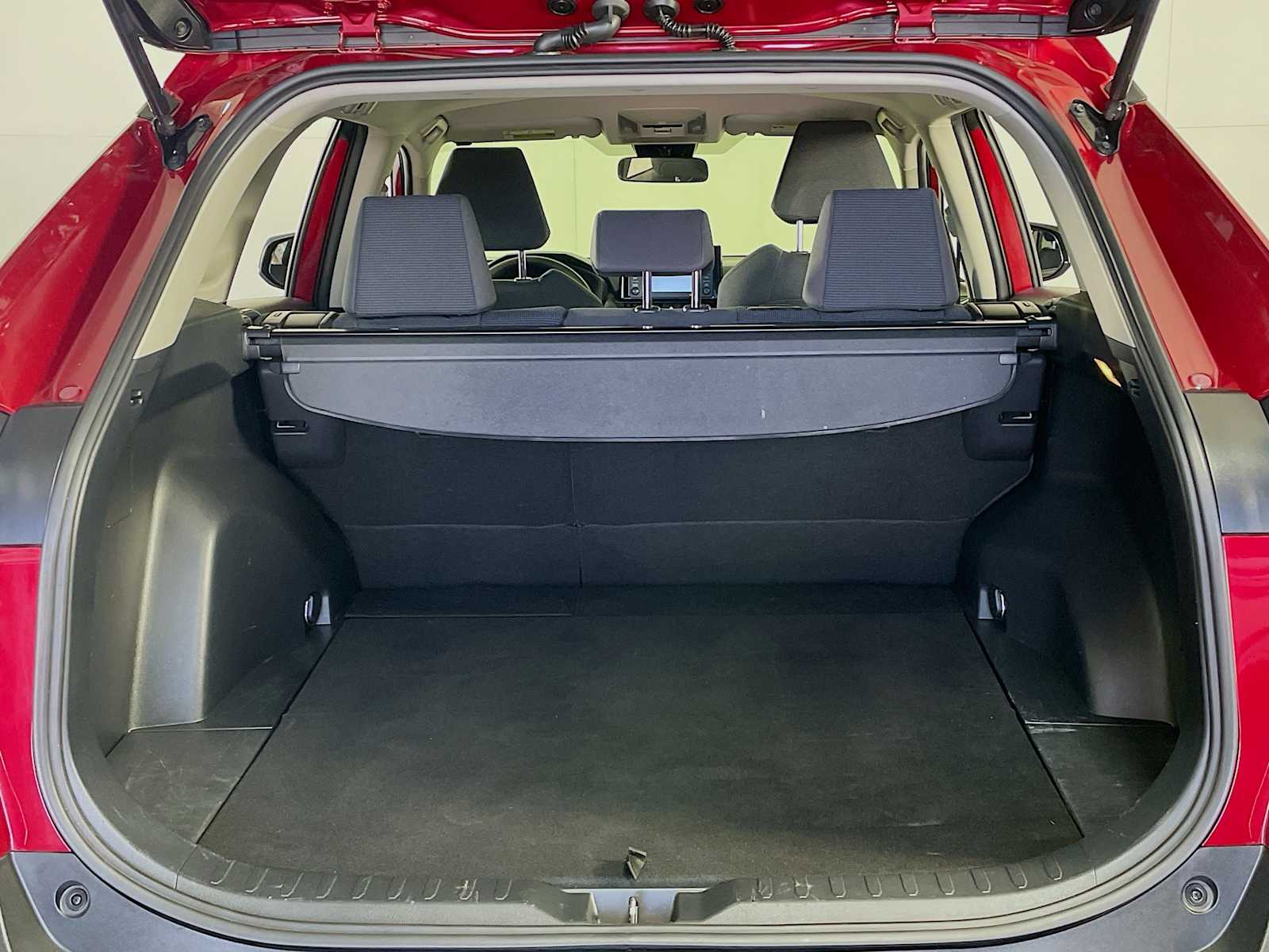 2021 Toyota RAV4 LE photo 20