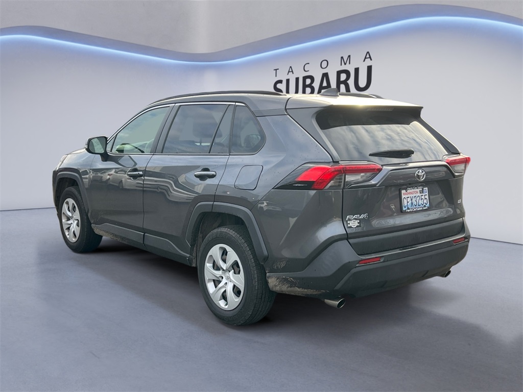2019 Toyota RAV4 LE photo 2
