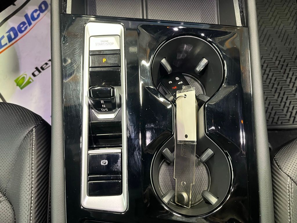 2024 Volkswagen Atlas Cross Sport SE Technology photo 14