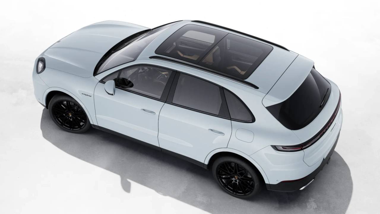 2026 Porsche Cayenne E-Hybrid photo 3