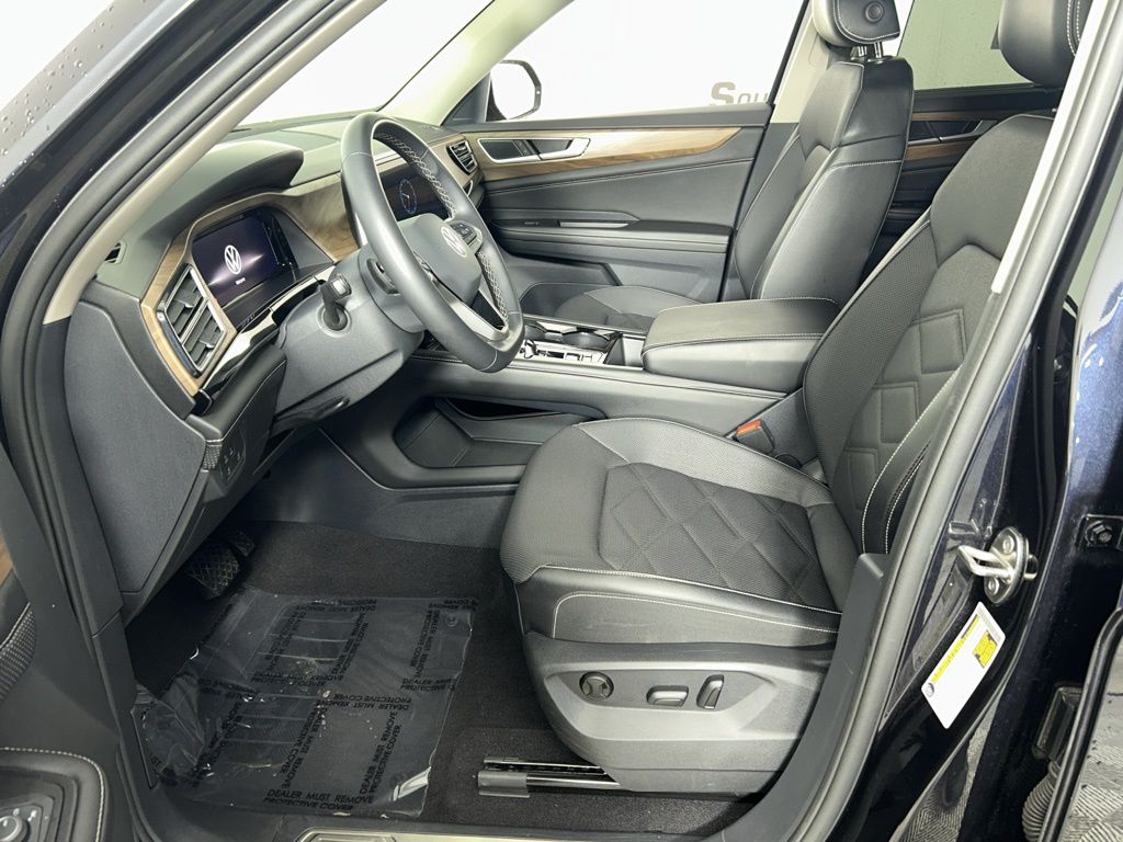 2024 Volkswagen Atlas SE Technology photo 2