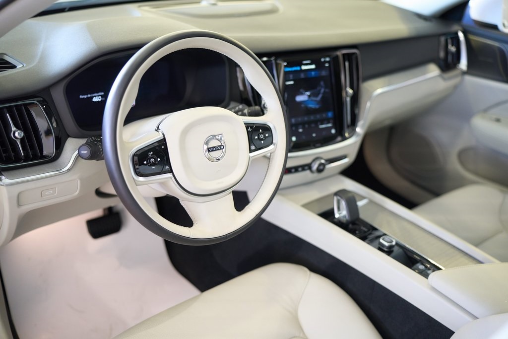 2025 VOLVO V60CC - Image 7