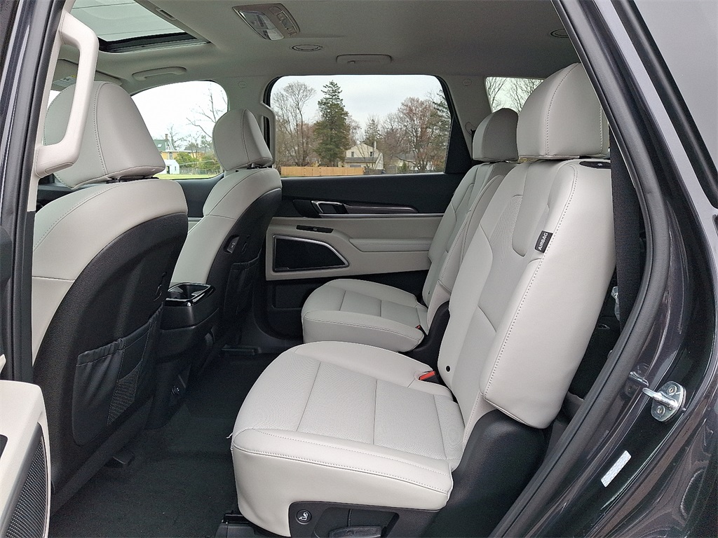 2025 Kia Telluride S photo 4
