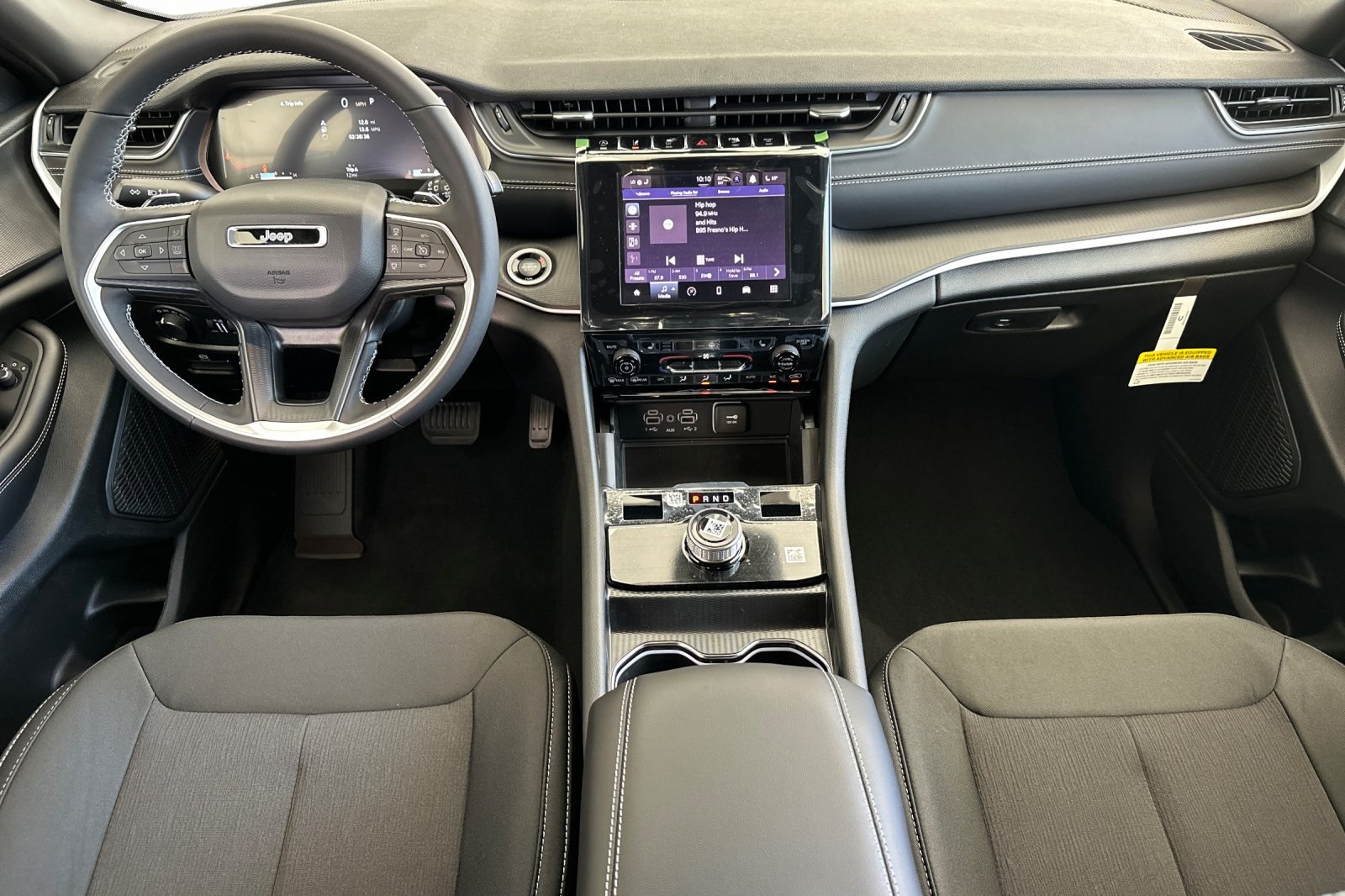 2025 Jeep Grand Cherokee Laredo photo 13