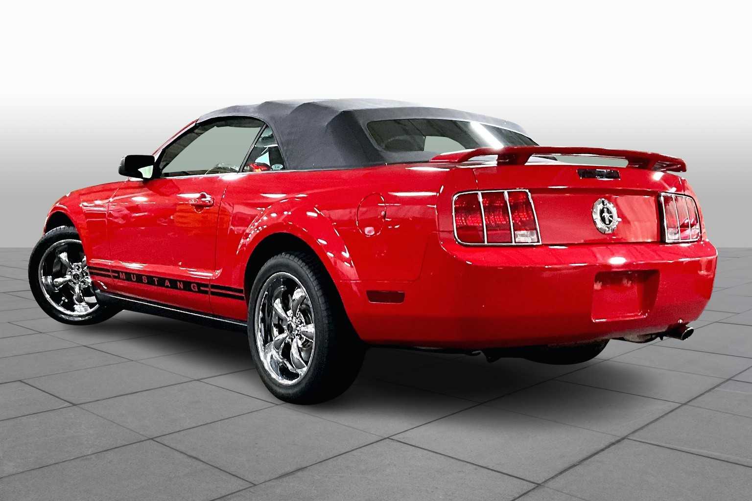 2006 Ford Mustang Convertible photo 11