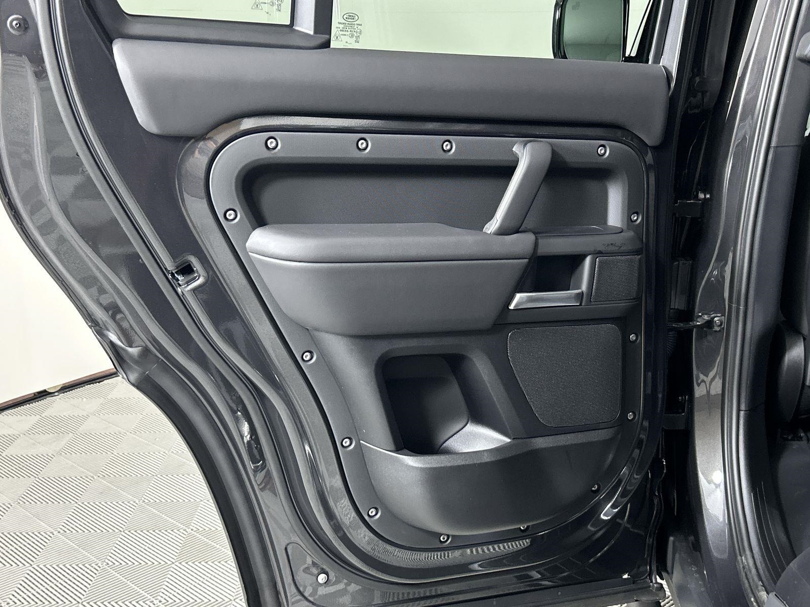 2025 Land Rover Defender 130 S photo 24