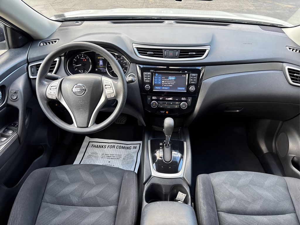 2016 Nissan Rogue SV photo 21