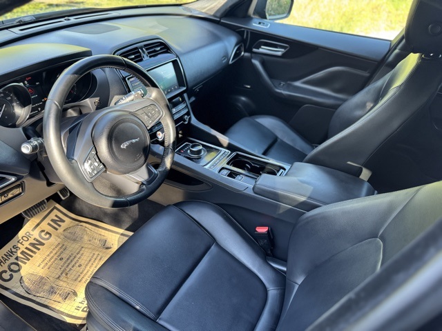 2019 Jaguar F-PACE Premium photo 12