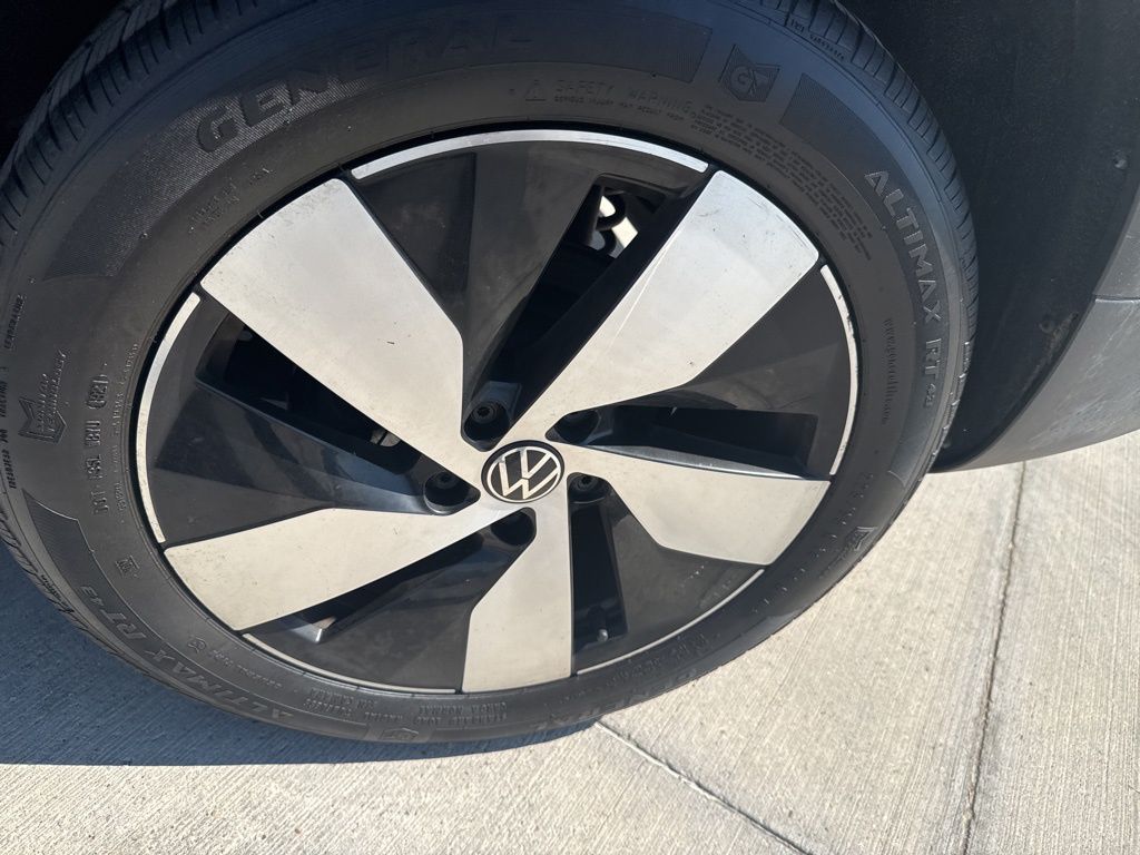 2024 Volkswagen Taos S photo 3