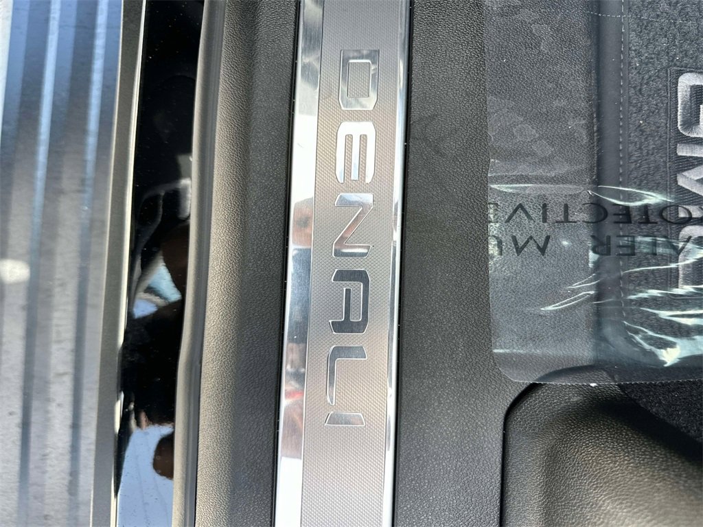 2025 Gmc Yukon Denali photo 19