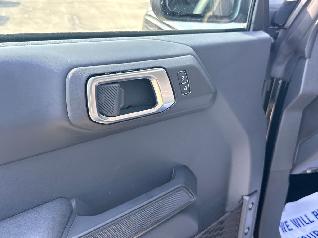 2025 Ford Bronco Badlands photo 16