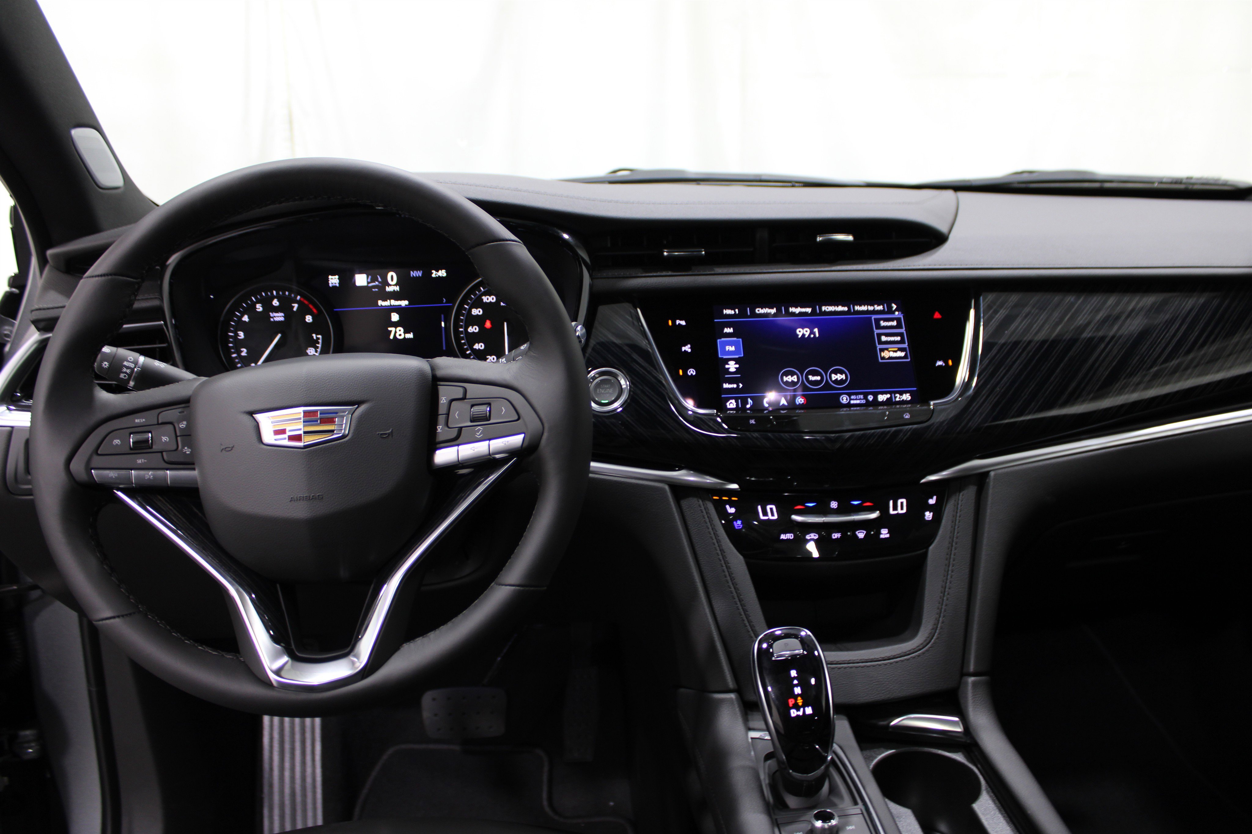 2025 Cadillac XT6 Premium Luxury photo 2